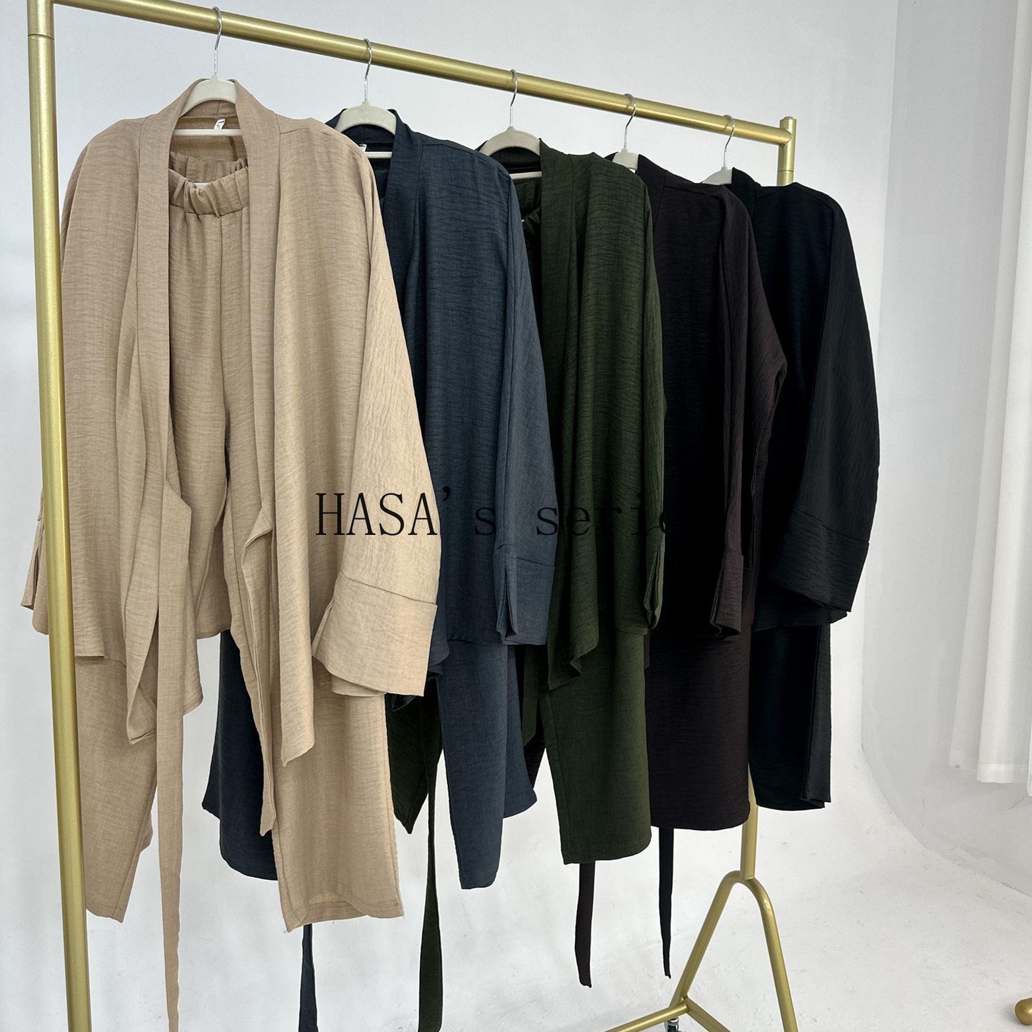 LUMAYA4830 A Simple, Tie-front Top Paired with Wide-leg Pants – A Comfortable Two-piece Set Suitable for Everyday Wear.