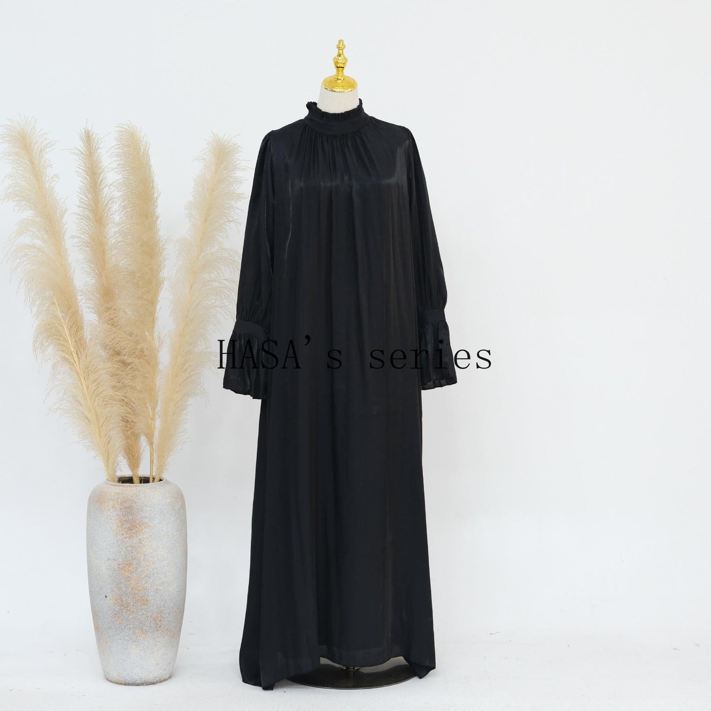 LUMAYA4857 A High-necked, Belted Dress, A Classic Style TLUMAYAt Exudes Elegant CLUMAYArm.