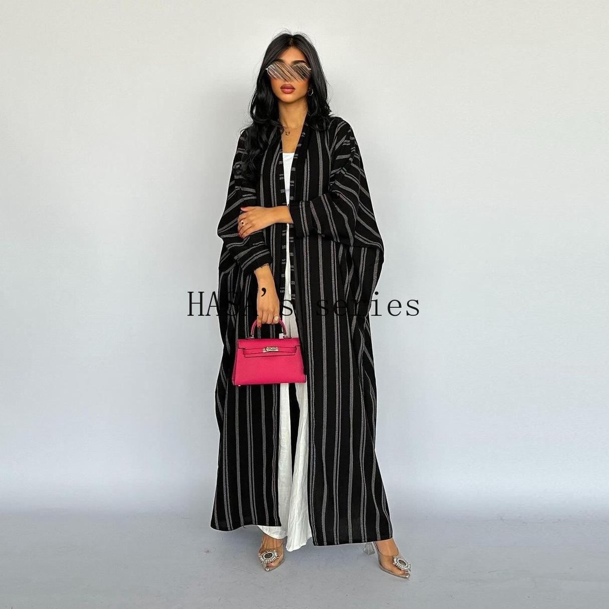 LUMAYA5096 Stylish Black and White Striped Long Coat with A Loose-fitting, Open-front Design.