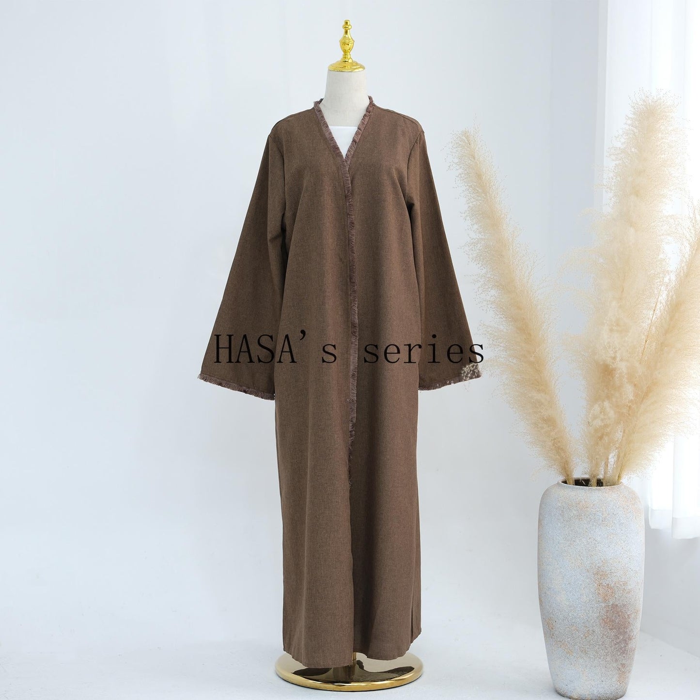 LUMAYA5147 Elegant Long Cardigan Robe with Flowing Tassels, A Loose-fitting, Coat-style Dress.