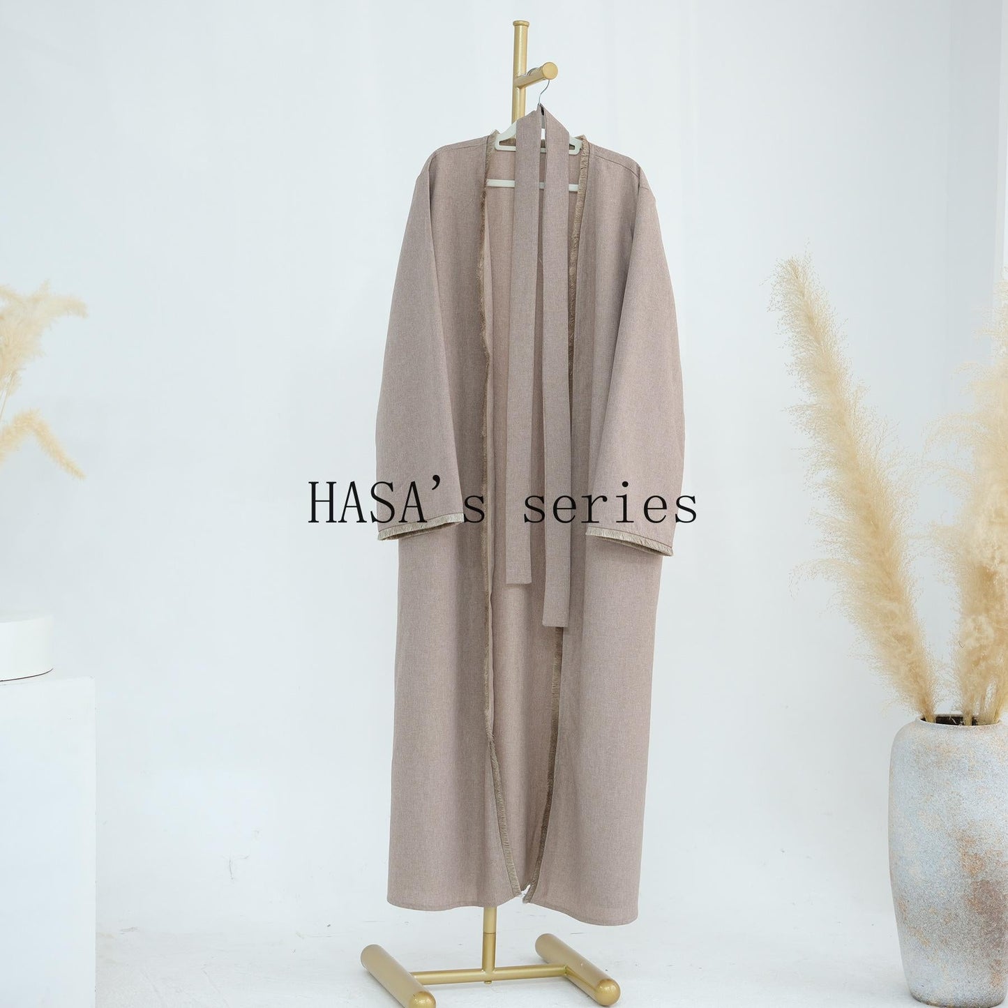 LUMAYA5147 Elegant Long Cardigan Robe with Flowing Tassels, A Loose-fitting, Coat-style Dress.