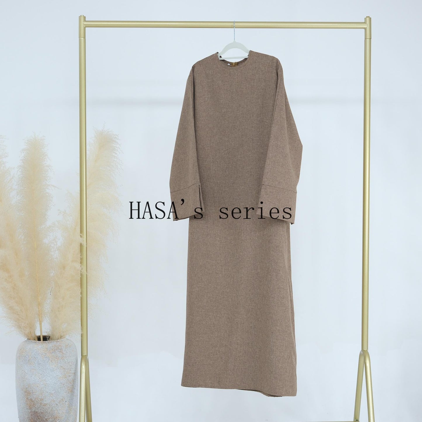 LUMAYA4855 A Solid-colored, Loose-fitting Maxi Dress, Offering Both Comfort and Elegant Style.