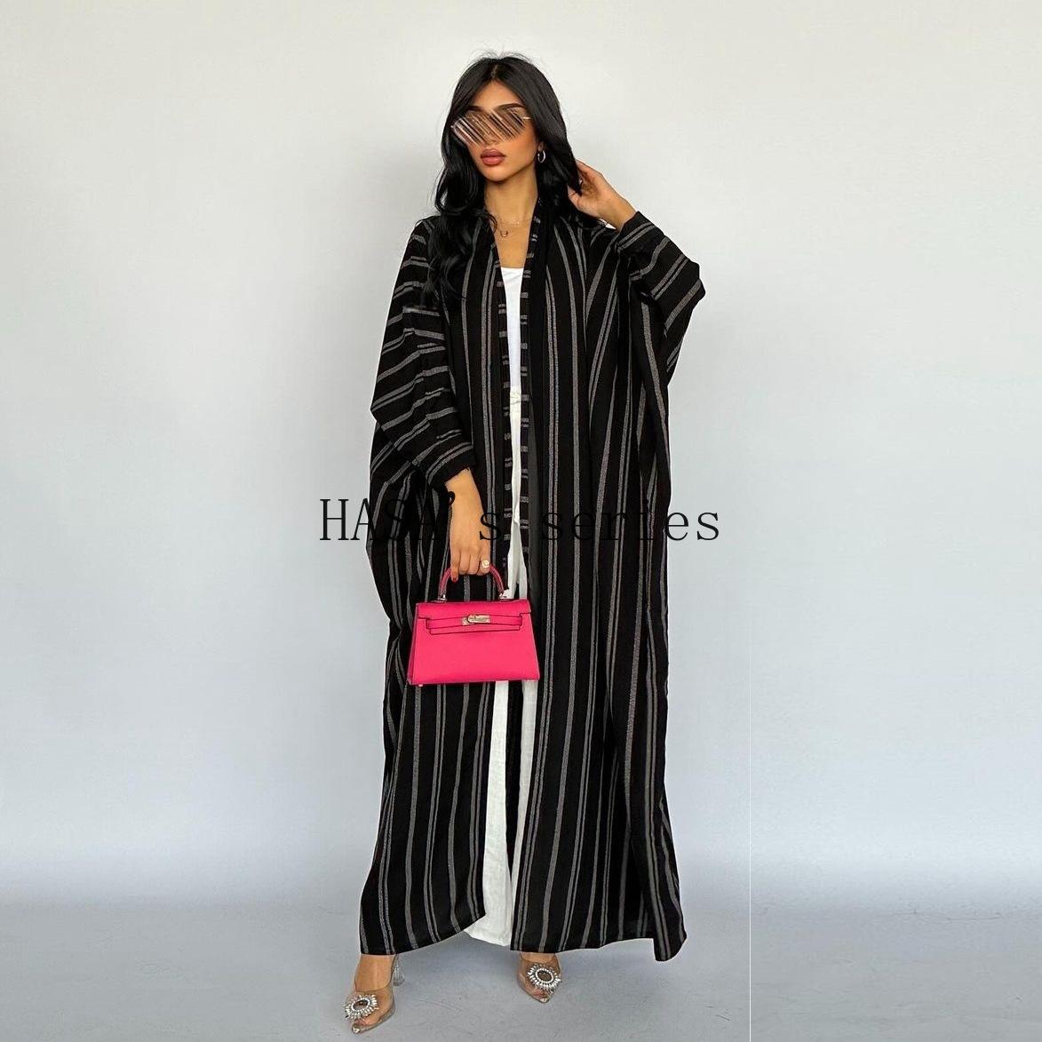 LUMAYA5096 Stylish Black and White Striped Long Coat with A Loose-fitting, Open-front Design.