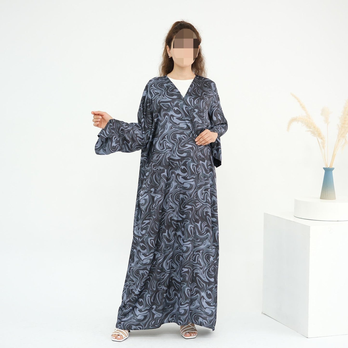 LM6555 Fashionable printed long-sleeved dress with an ankle-length cardigan style