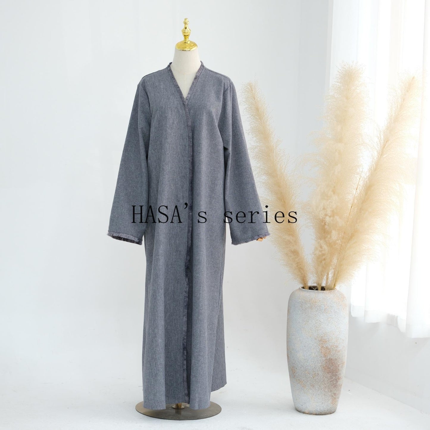 LUMAYA5147 Elegant Long Cardigan Robe with Flowing Tassels, A Loose-fitting, Coat-style Dress.