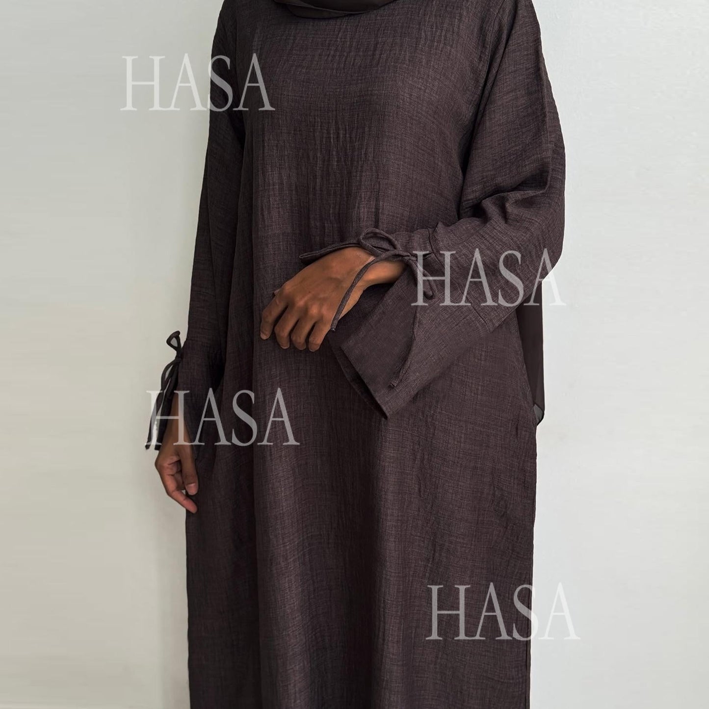LUMAYA5864 Fashionable solid color hooded robe, simple and elegant, showing a casual style