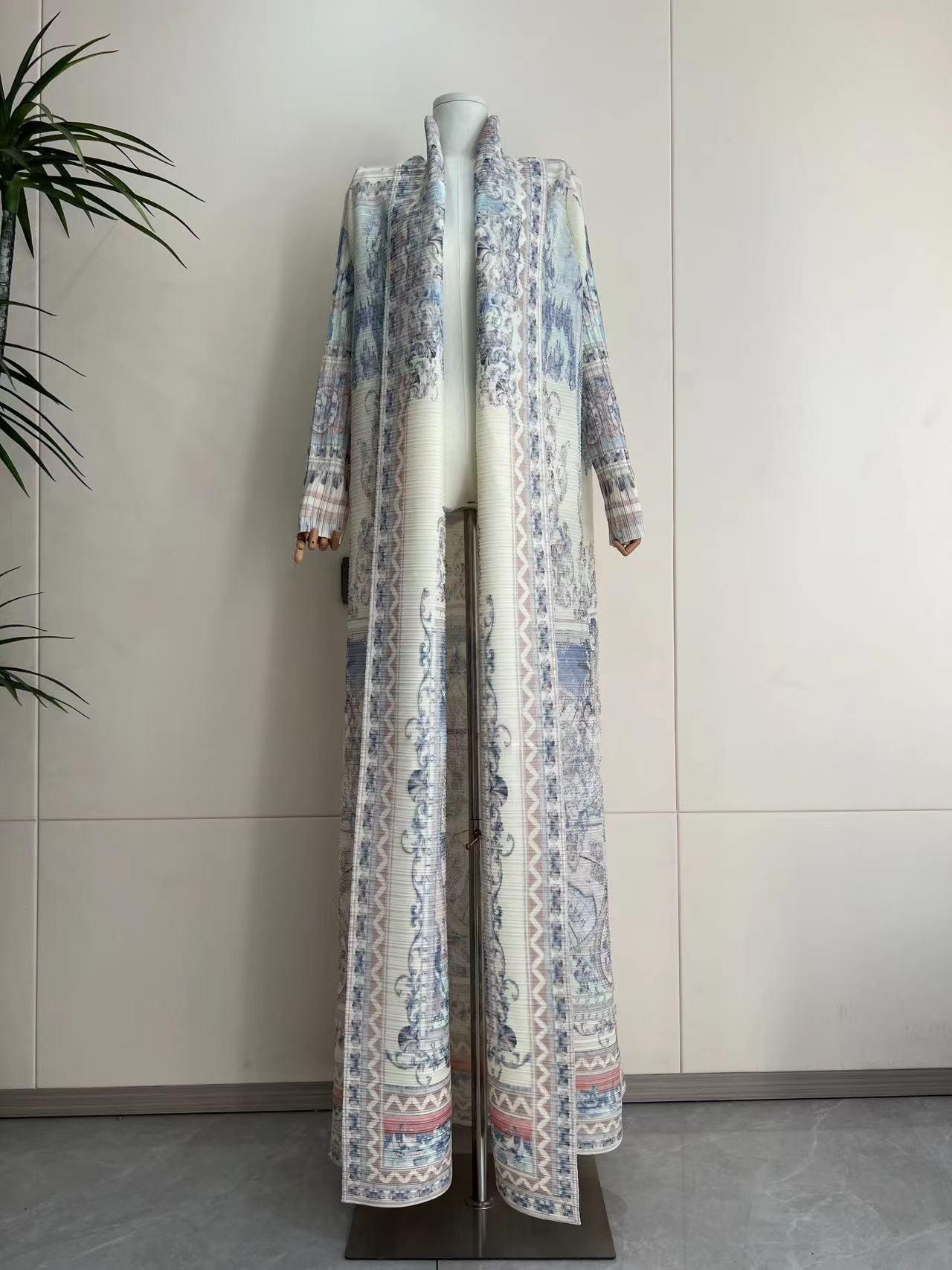 LUMAYA5840 Light-colored, All-over Print, Open-front Long Coat