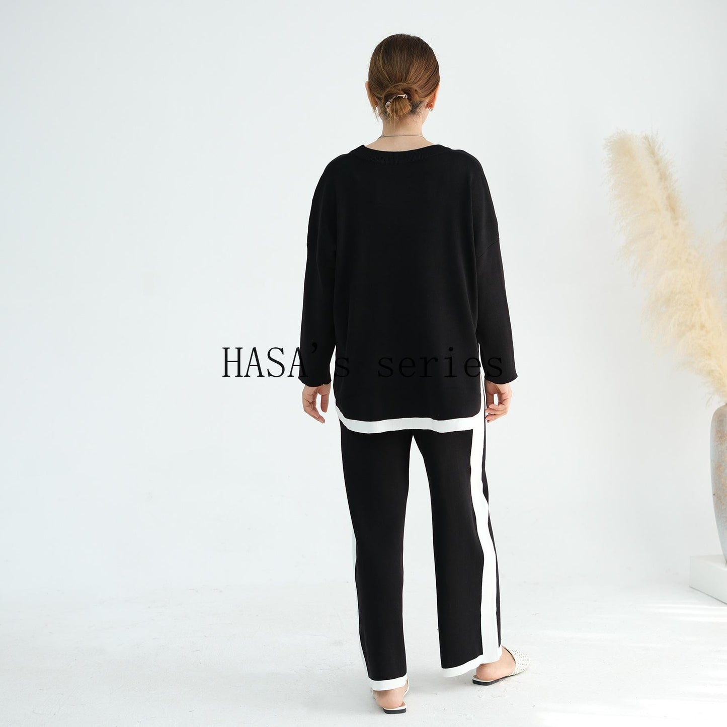 LUMAYA5149 Simple and elegant knitted set, featuring a loose-fitting, thick, long-sleeved two-piece design.