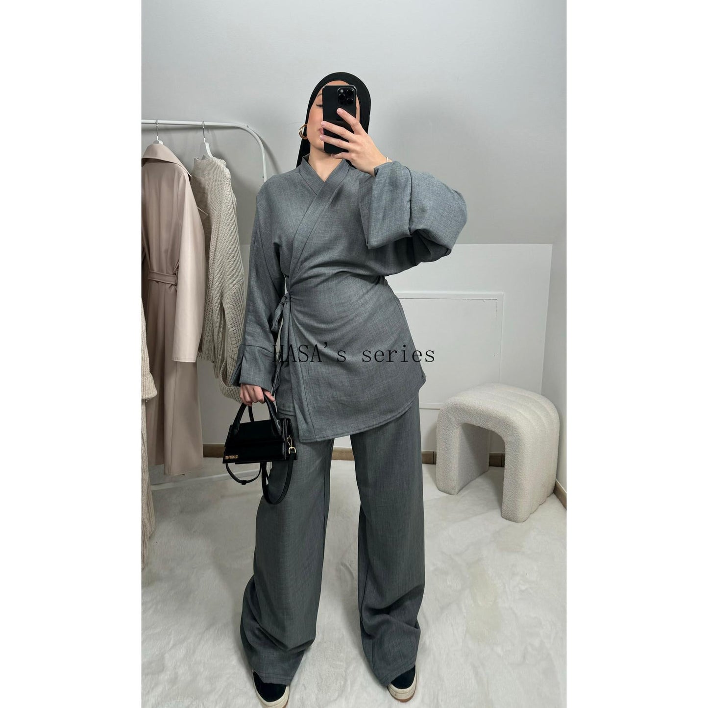 LUMAYA4830 A Simple, Tie-front Top Paired with Wide-leg Pants – A Comfortable Two-piece Set Suitable for Everyday Wear.