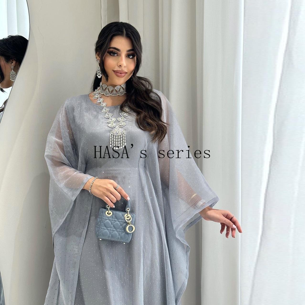 LUMAYA5105 Simple and Soft Long-sleeved Pullover Dress with A Waist-length Design, in A Solid Color for Everyday Wear.