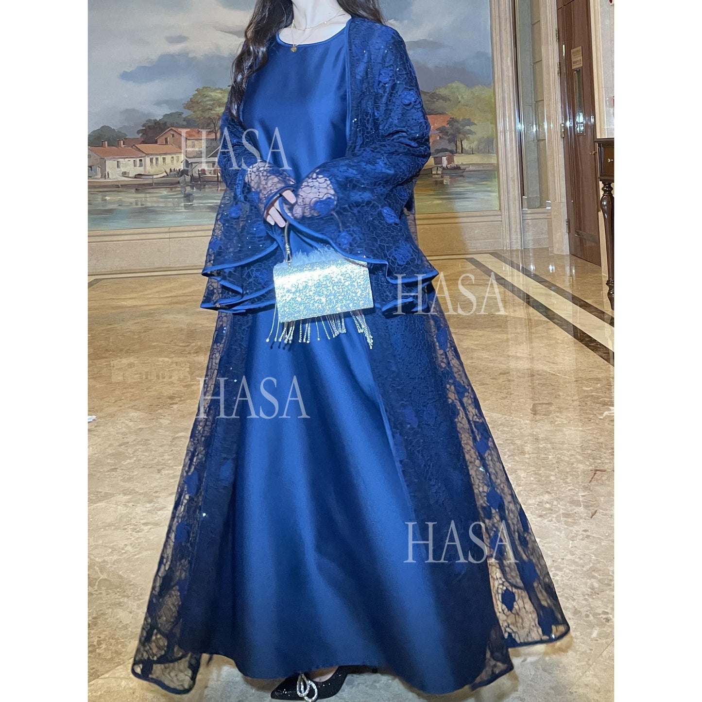 LUMAYA6488 Two-piece long dress with flared sleeves and lace sequined cape