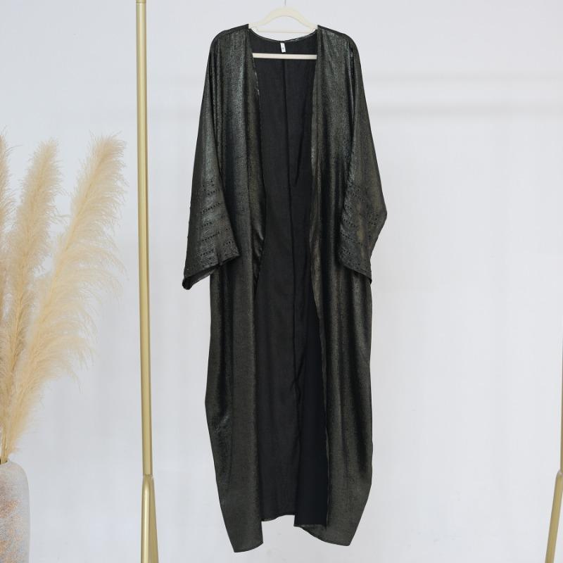 LUMAYA4844 A loose, long, robe-style dress made of velvet material, an elegant and sophisticated design with a refined texture.