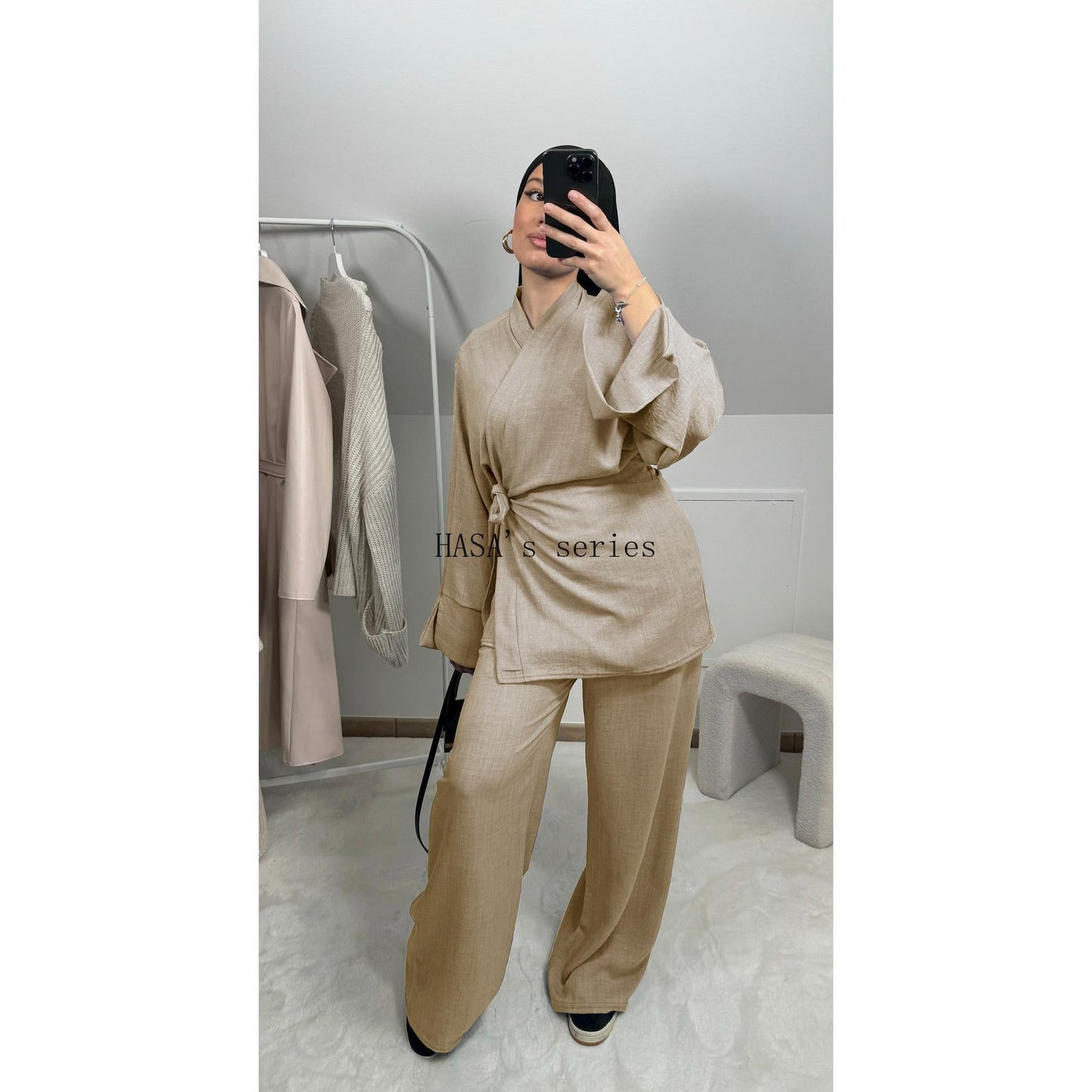 LUMAYA4830 A Simple, Tie-front Top Paired with Wide-leg Pants – A Comfortable Two-piece Set Suitable for Everyday Wear.