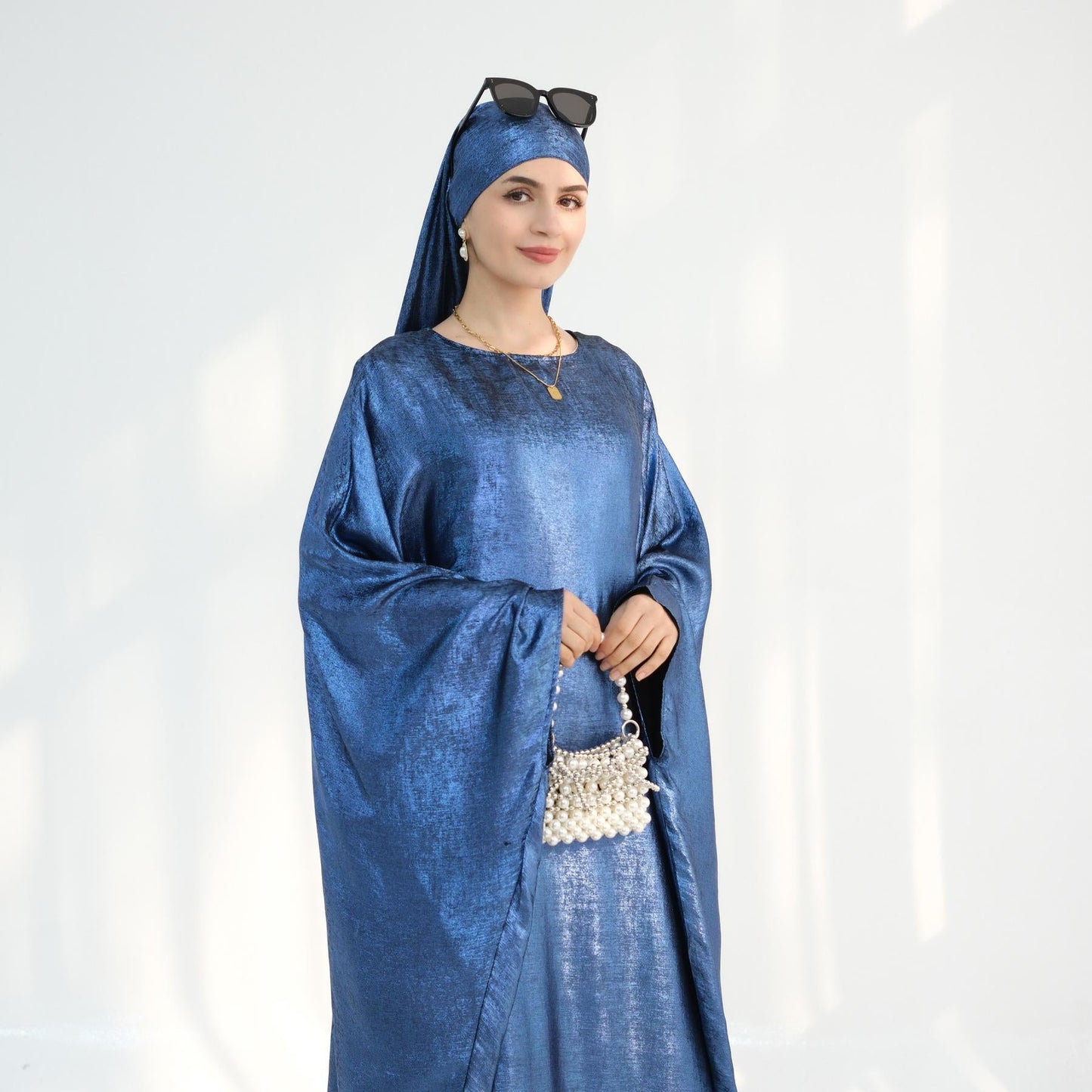 LUMAYA5878 A Glossy Dress TLUMAYAt Combines Softness and Fluidity