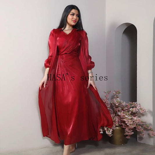 LUMAYA5094 Simple yet elegant and lustrous silk suit, featuring an elegantly pleated two-piece dress design.